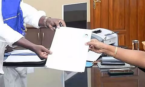 வேட்புமனு தாக்கல் - வேட்பாளர்கள் கடைப்பிடிக்க வேண்டிய கட்டுப்பாடுகள் என்னென்ன?