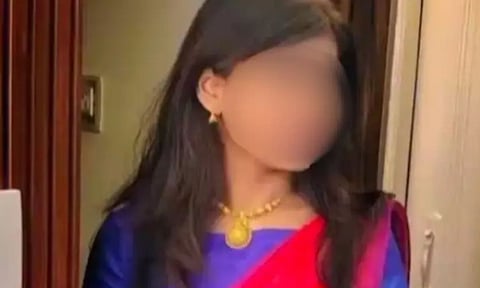 "பேராசிரியருடன் தகாத உறவு" என வதந்தி பரப்பிய சக மாணவிகள்.. மன உளைச்சலில் கல்லூரி மாணவி தற்கொலை