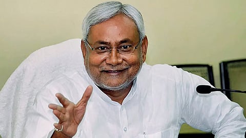 முதல் மந்திரி பதவியை ராஜினாமா செய்தார் நிதிஷ்குமார்