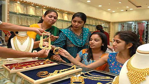 அட்சய திருதியை... நகைக்கடைகளில் தங்கம் வாங்க மக்கள் ஆர்வம்
