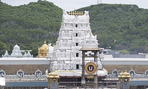 அட்சய திரிதியை நாளில் திருப்பதி கோவிலில் ரூ.1.10 கோடி தங்க டாலர்கள் விற்பனை