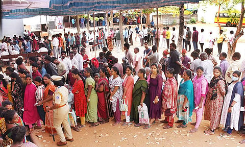 TN Assembly Election: மதியம் 3 மணி நிலவரம்..! மாவட்டம் வாரியாக பதிவான வாக்குகள் விவரம்...