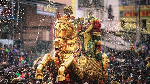 1-ந்தேதி வைகை ஆற்றில் இறங்கும் வைபவம்- அழகர் கோவில் சித்திரை திருவிழா நாளை தொடங்குகிறது