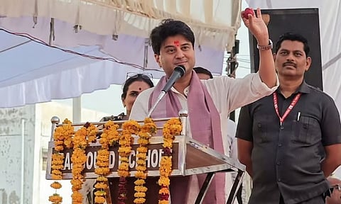 பாக்கெட்டில் வெங்காயம் வைத்துக் கொண்டால் வெப்பத்தில் இருந்து தப்பிக்கலாம் - மத்திய அமைச்சர் அட்வைஸ்