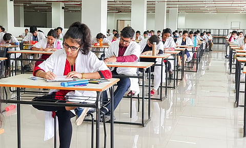 NEET தேர்வுக்கான ஹால் டிக்கெட் வெளியானது