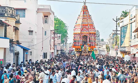 தஞ்சாவூர் பெரிய கோவிலில் இன்று தேரோட்டம் கோலாகலம்