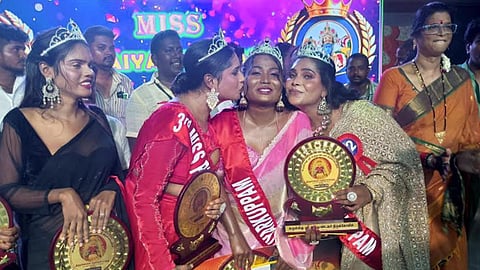 புதுச்சேரியில் அழகிபோட்டி: பாரம்பரிய, நவீன ஆடை அணிந்து நடனமாடி அசத்திய திருநங்கையர்