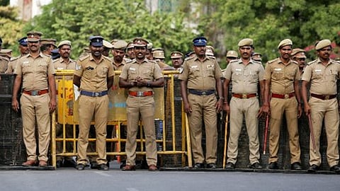 காவலர்கள் முதல் உயர் அதிகாரிகள் வரை யாரும் விடுமுறை எடுக்கக் கூடாது - தமிழ்நாடு டிஜிபி அதிரடி உத்தரவு