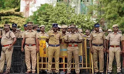 நாளை 5 மாநில தேர்தல் வாக்கு எண்ணிக்கை: தமிழகம் முழுவதும் ஒரு லட்சம் போலீசார் குவிப்பு