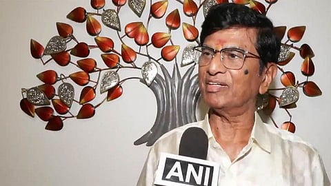 மக்கள் விஜய்யை தலைவராக பார்க்காமல் தங்களில் ஒருவராக பார்த்தனர் - எஸ்.ஏ.சந்திரசேகர்