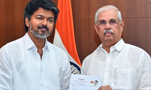 ‘எதன் அடிப்படையில் விஜய்க்கு கான்வாய், கூடுதல் பாதுகாப்பு அளிக்கப்பட்டது? ‘ - ஆளுநர் கேள்வி