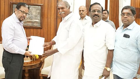 புதுச்சேரி முதல்-அமைச்சர் பதவியை ராஜினாமா செய்தார் ரங்கசாமி: விரைவில் புதிய அரசு அமைகிறது