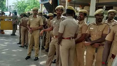 பரபரப்பான அரசியல் சூழல் - தமிழகத்தின் முக்கிய இடங்களில் பாதுகாப்பை அதிகரிக்க உளவுத்துறை எச்சரிக்கை