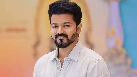 மீண்டும் ஆளுநரைச் சந்திக்க புறப்பட்டார் விஜய்