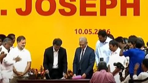 முதலமைச்சராக பதவி ஏற்றதும் 200 யூனிட் மின்சாரம் இலவசம் உள்ளிட்ட 3 முக்கிய கோப்புகளில் கையெழுத்திட்டார் விஜய்