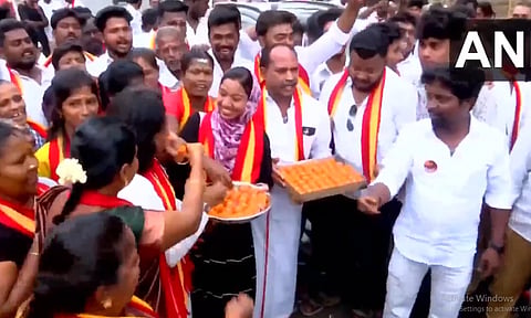 முதலமைச்சராக பதவியேற்ற விஜய் - தமிழ்நாடு முழுவதும் தவெக தொண்டர்கள் கொண்டாட்டம்