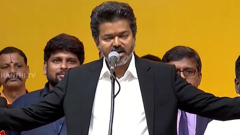 ஆண்டவன் மீது ஆணையிட்டு உறுதிமொழிகிறேன்... உணர்ச்சி பொங்க பதவியேற்றார் த.வெ.க. தலைவர் விஜய்