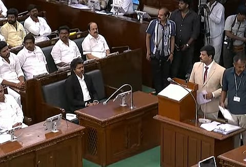 வெற்றி சான்றிதழை மறந்ததால் எம்எல்ஏவாக பதவியேற்காத 2 அமைச்சர்கள்