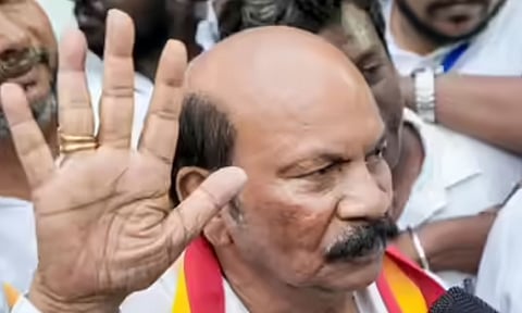 ஸ்டாலினை வீழ்த்திய எனக்கு அங்கீகாரம் இல்லையா?? வி.எஸ் பாபு அதிருப்தி