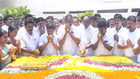 சி.வி.சண்முகம் தலைமையில் ஜெயலலிதா நினைவிடத்தில் மரியாதை! அ.தி.மு.க.வில் அடுத்து நிகழப்போவது என்ன?