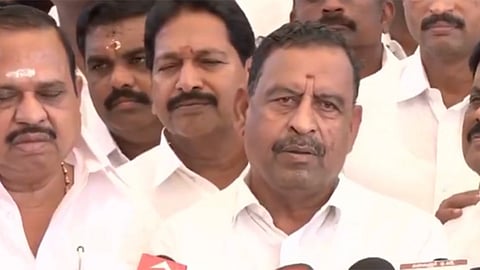அமைச்சர் பதவி ஆசையில் சி.வி.சண்முகம் இப்படி பேசுகிறார் - ஓ.எஸ். மணியன்