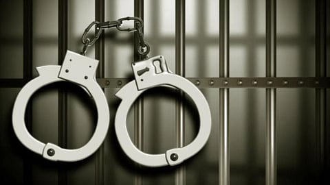 Arrest | பயங்கரவாதிகளுக்கு அடைக்கலம் கொடுத்ததாக ஜம்மு காஷ்மீர் ஆசிரியர் கைது!