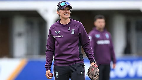 Sarah Taylor | ஆண்கள் கிரிக்கெட் அணியின் பயிற்சியாளரான முதல் பெண்!