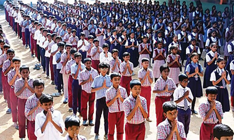 மேற்குவங்க அரசுப் பள்ளிகளில் வந்தே மாதரம் கட்டாயம் - முதலமைச்சர் உத்தரவு