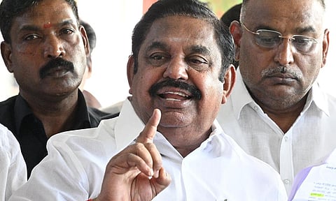 சட்டசபை செயலாளரை சந்தித்து தகுதி நீக்கம் கோரிக்கை வைத்த இ.பி.எஸ்