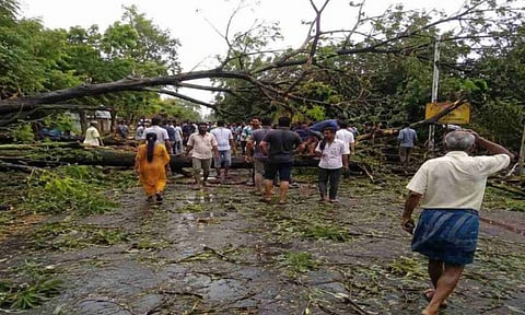 உத்தரப் பிரதேசத்தில் சூறாவளி காற்றுடன் கனமழை - 111 பேர் உயிரிழப்பு