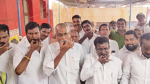 திருவள்ளூர் மத்திய மாவட்ட அமமுக நிர்வாகிகள் கூண்டோடு ராஜினாமா- விசில் அடித்தபடி த.வெ.க.வில் ஐக்கியம்