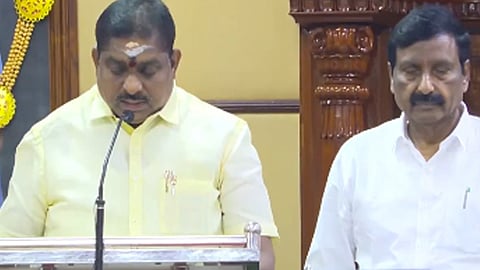 புதுச்சேரி சட்டசபையில் எம்எல்ஏக்கள் பதவியேற்பு- தற்காலிக சபாநாயகர் பதவி பிரமாணம் செய்து வைத்தார்
