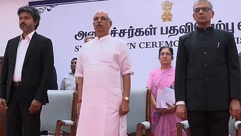அமைச்சர்கள் பதவியேற்பு விழாவில் மீண்டும் முதலில் பாடப்பட்ட ‘வந்தே மாதரம் பாடல்’