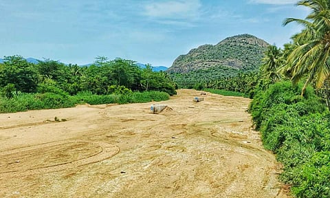 மூலவைகை ஆறு வறண்டது
