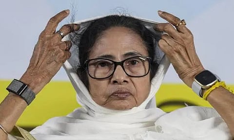 அடி மேல் அடி.. மேற்கு வங்கத்தில் 91 திரிணாமுல் காங்கிரஸ் கவுன்சிலர்கள் கூட்டாக ராஜினாமா