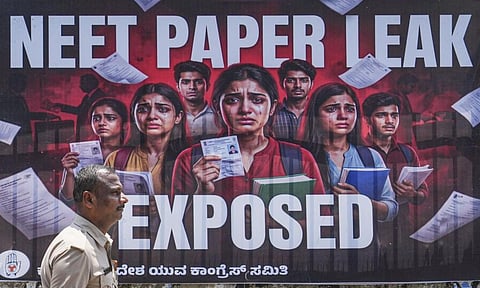 NEET: வேதியியல், இயற்பியல் வினாத்தாளை கசியவிட்ட மருத்துவர், ஆசிரியர் கைது