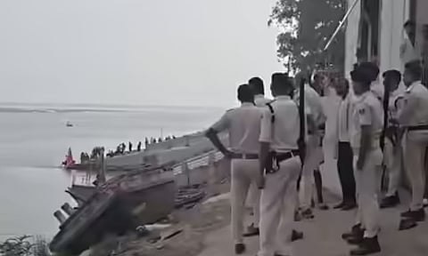கங்கையில் படகு கவிழ்ந்து விபத்து.. இருவர் பலி - ஐவர் மாயம்