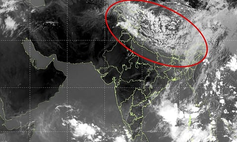 வெப்ப அலையிலிருந்து விடுபடும் வட இந்தியா.. 2,500 கி.மீக்கு திரண்ட மேகக் கூட்டம் - விரைவில் மழை!