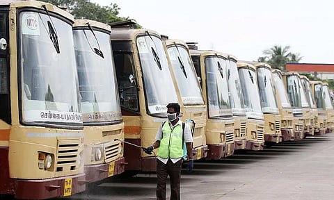 அரசுப் பேருந்தில் சீருடை, அடையாள அட்டையை காண்பித்து மாணவர்கள் கட்டணமில்லாமல் பயணிக்கலாம் - தமிழ்நாடு போக்குவரத்துத்துறை