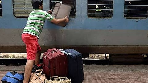 ரெயில் பயணத்தில் பயணிகள் எவ்வளவு உடைமைகள் கொண்டு செல்லலாம்?