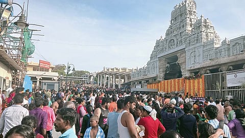 வைகாசி விசாகம்: திருச்செந்தூர் சுப்பிரமணிய சுவாமி கோவிலில் லட்சக்கணக்கான பக்தர்கள் தரிசனம்