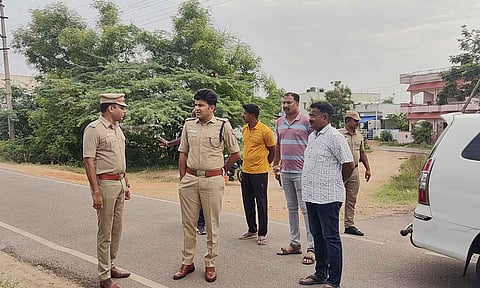 கொலை நடந்த இடத்தில் மாவட்ட எஸ்.பி. ஆய்வு