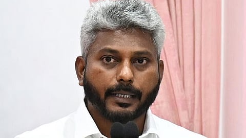 தலைமைச் செயலகத்தில் நிதித்துறை செயலாளருடன் அமைச்சர் மரிய வில்சன் ஆலோசனை