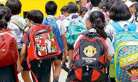 தமிழகம் முழுவதும் இன்று பள்ளிகள் திறப்பு