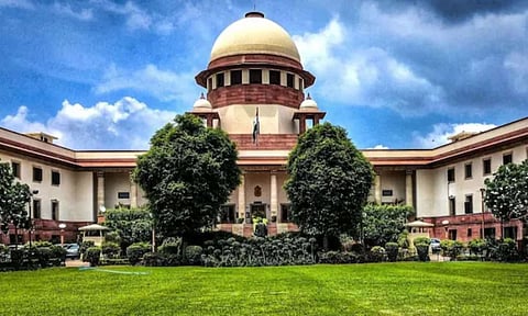 கணவன் மனைவியிடம் சிலநாட்கள் பேசாமல் இருப்பது கொடுமையல்ல - உச்ச நீதிமன்றம்