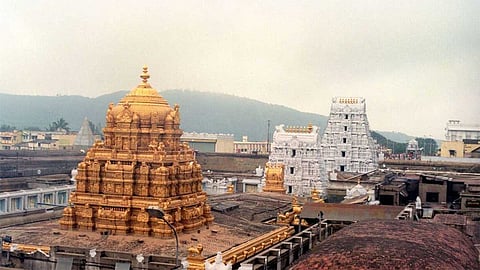 3 அடுக்கு பாதுகாப்பையும் மீறி திருப்பதி கோவிலுக்குள் செல்போன் கொண்டு சென்ற பக்தர்