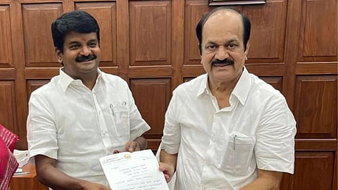 TN Ex-Minister Vijayabaskar quits AIADMK