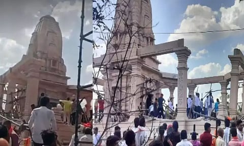 மகாராஷ்டிரா: அனுமன் கோவில் மண்டபம் இடிந்து விழுந்து 6 பக்தர்கள் பலி - 40 பேர் படுகாயம்