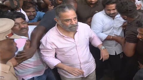 Actor Kamal pays respects Bhagyaraj