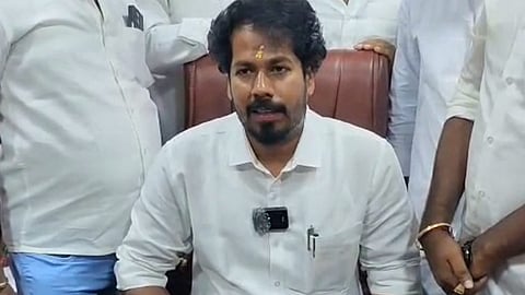 அமைச்சர் வினோத்